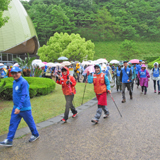 雨にも負けず全員ゴール 森林浴ウォーキング大会