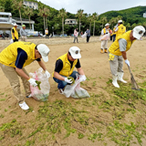 みんなの海岸をきれいに 1000人クリーン作戦に参加