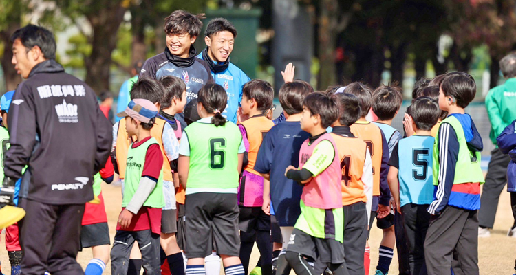 Jリーガーが指導する小学生向けサッカー教室