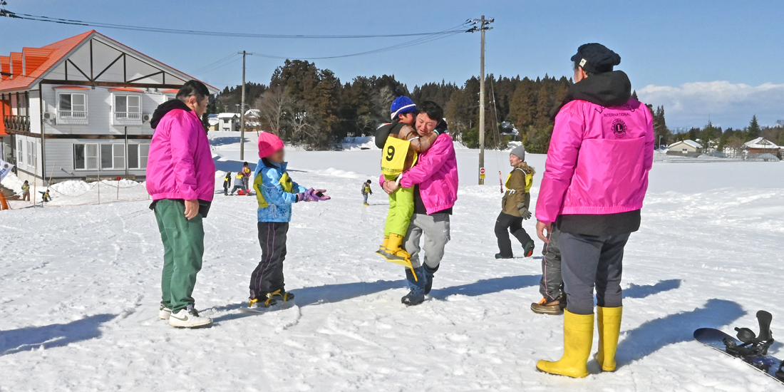 養護施設との雪まつりで経験と触れ合いを